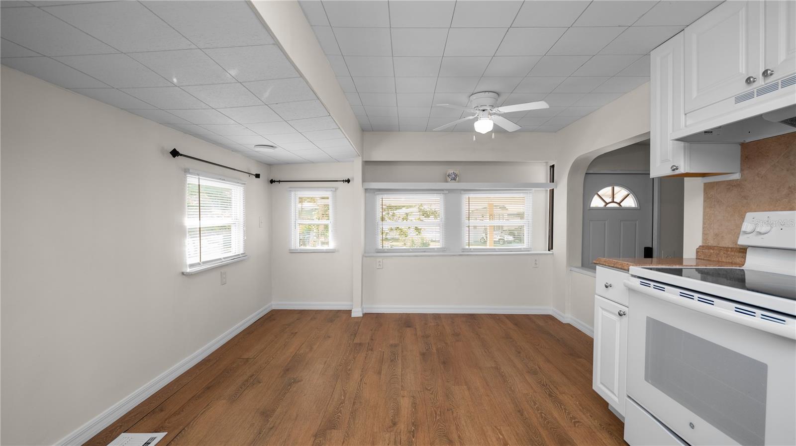 L4951816 Property Photo