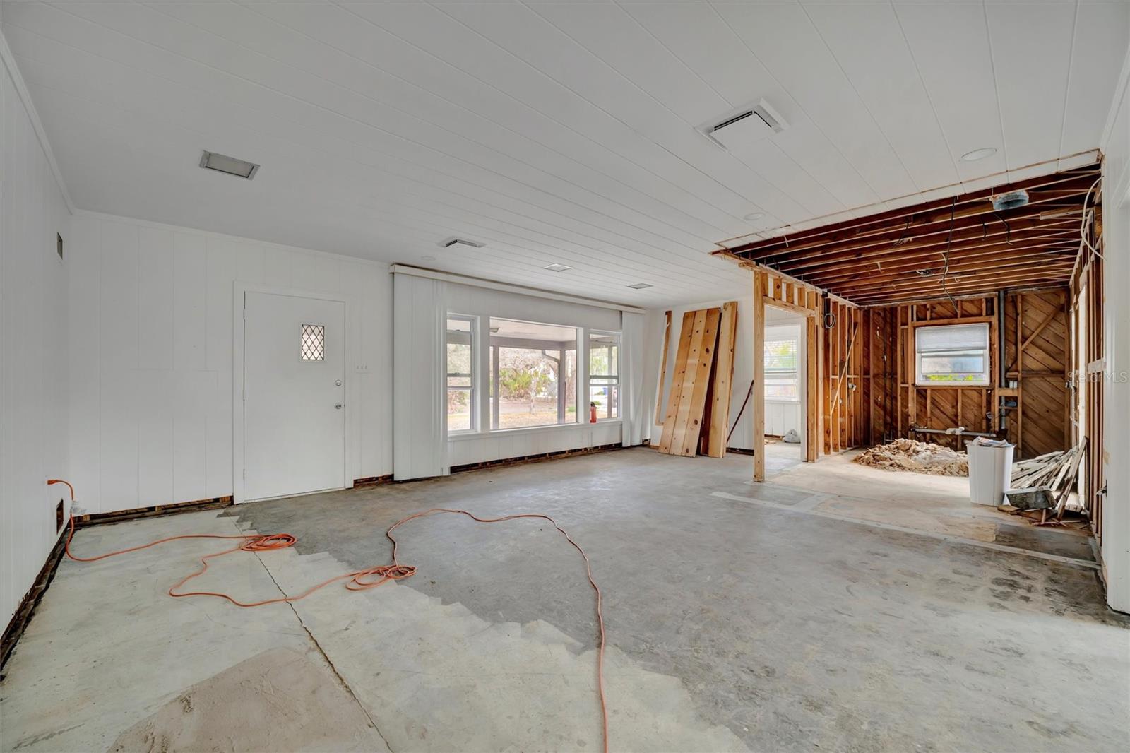 8555 HERON LAGOON CIR, SARASOTA, FL, 34242