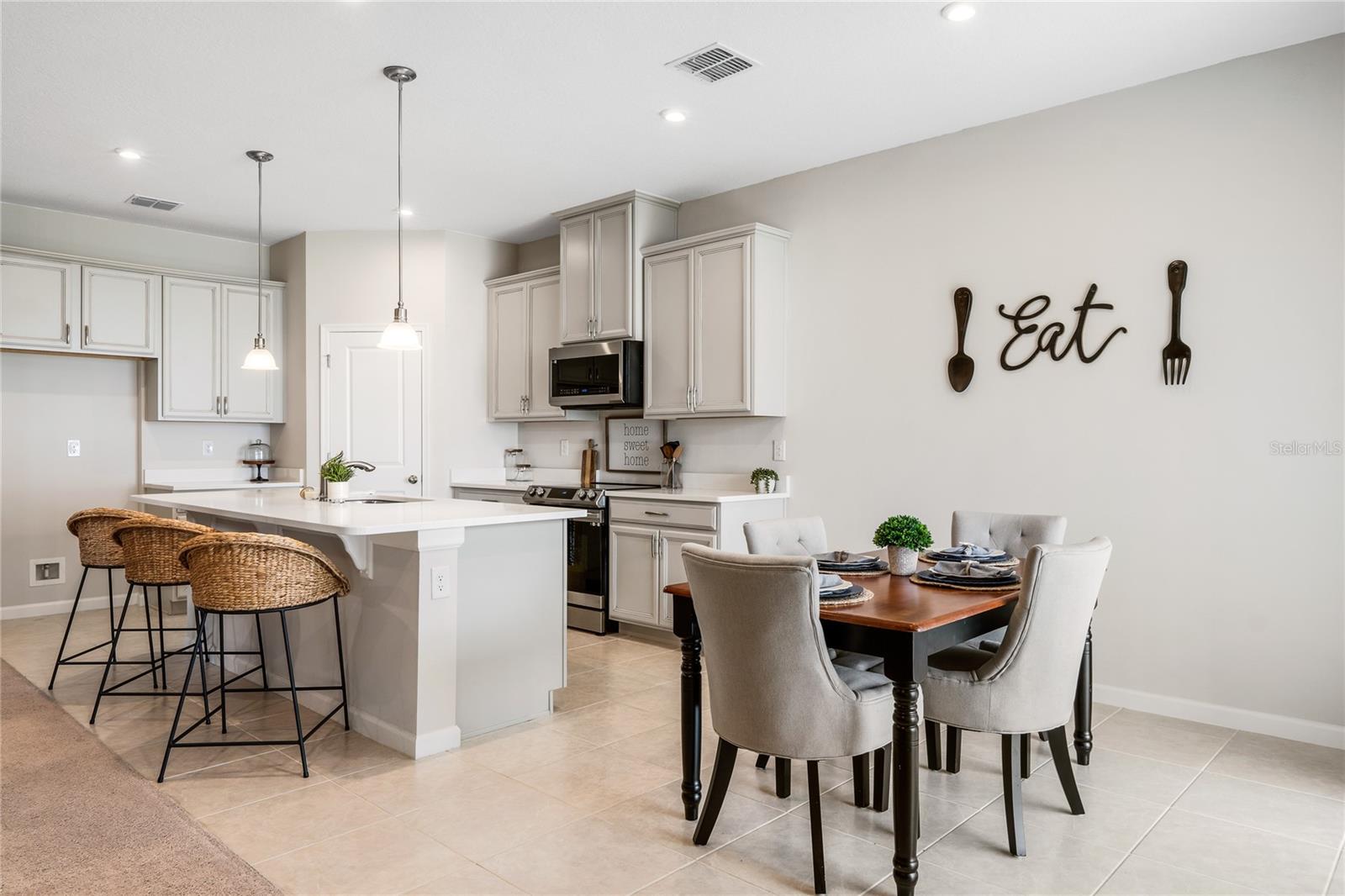 1090 CHELAN FALLS DR, DELAND, FL, 32724