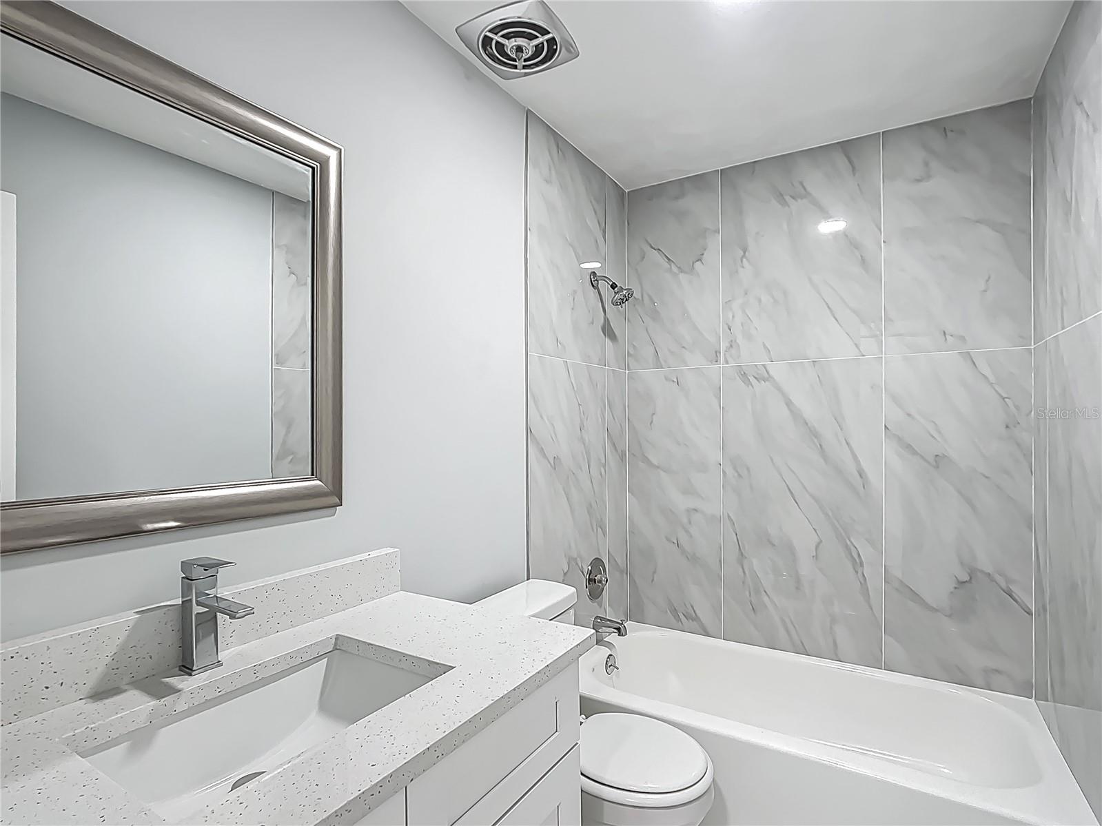 123 SHENANDOAH AVE, LADY LAKE, FL, 32159