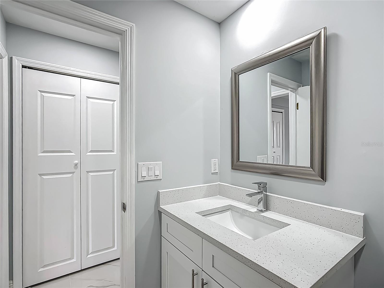 123 SHENANDOAH AVE, LADY LAKE, FL, 32159