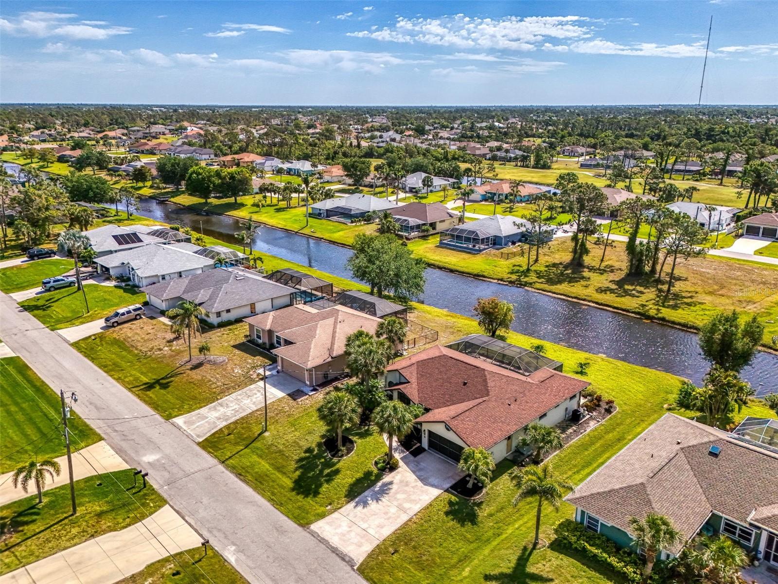 32 LONG MEADOW LN, ROTONDA WEST, FL, 33947