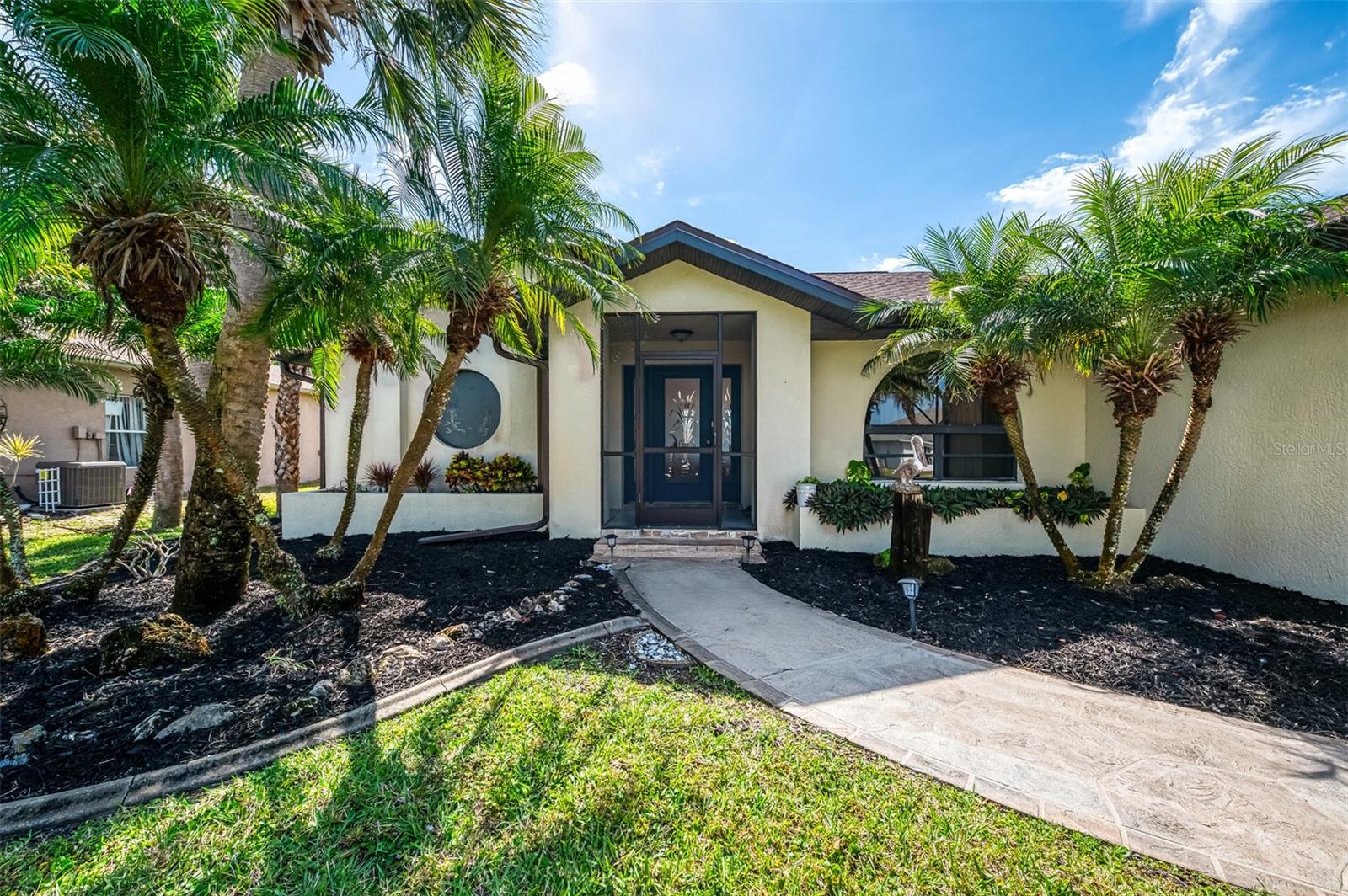32 LONG MEADOW LN, ROTONDA WEST, FL, 33947