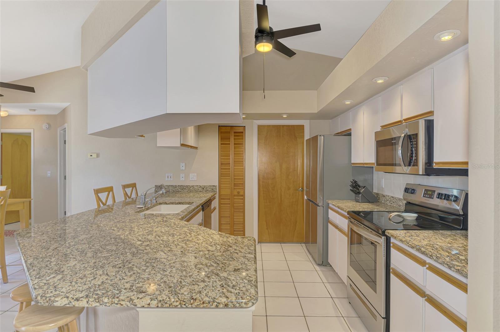 32 LONG MEADOW LN, ROTONDA WEST, FL, 33947