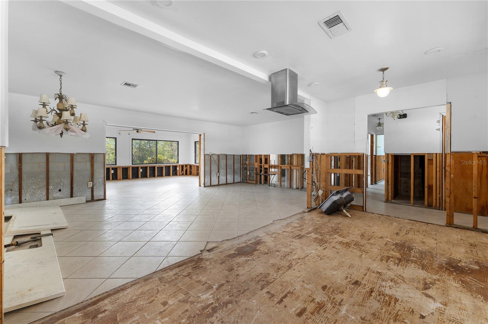 636 TARAWITT DR, LONGBOAT KEY, FL, 34228