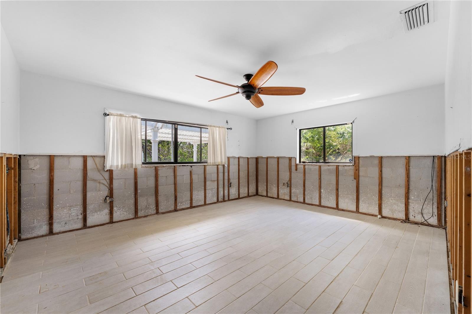 636 TARAWITT DR, LONGBOAT KEY, FL, 34228