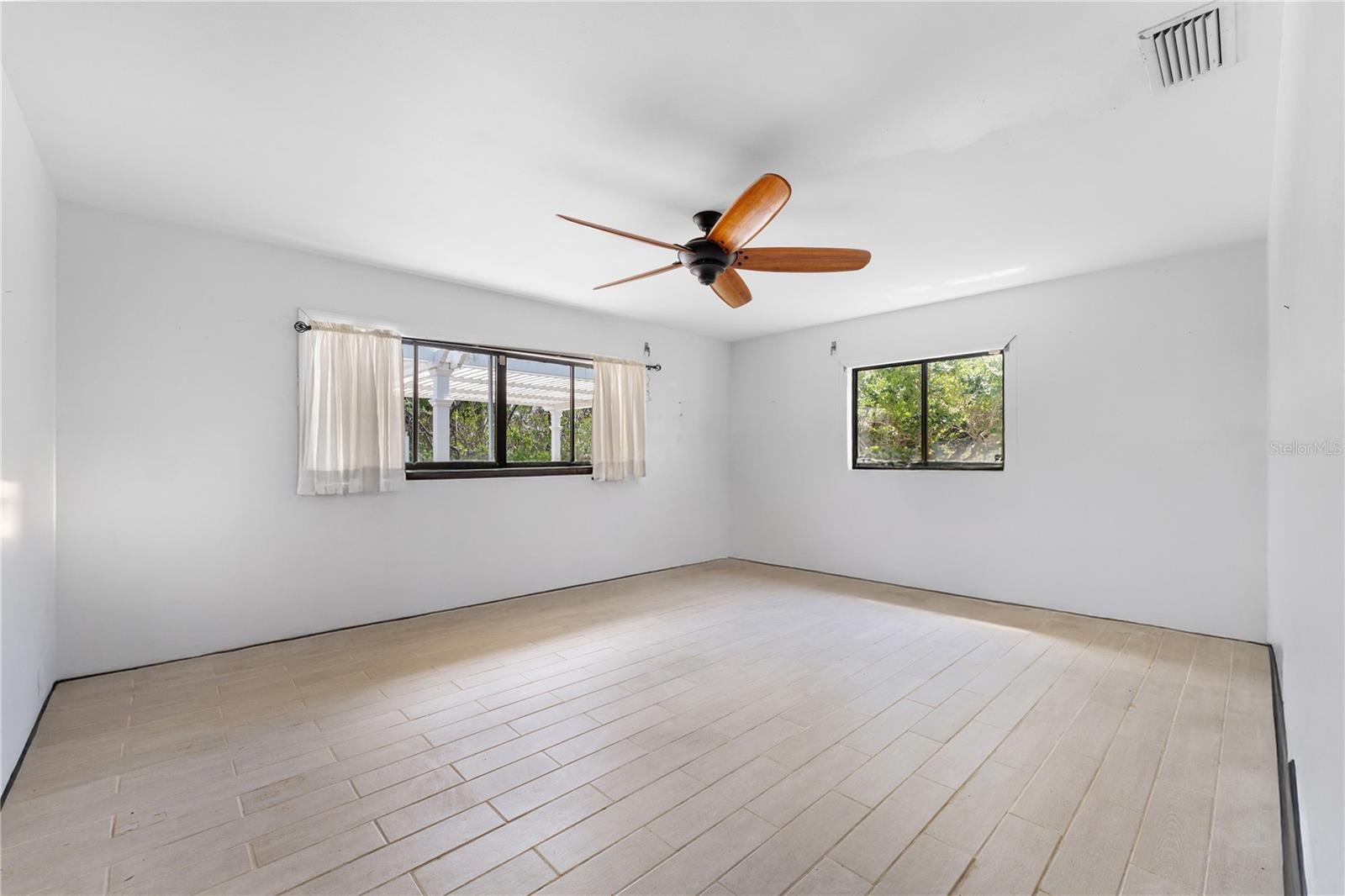 636 TARAWITT DR, LONGBOAT KEY, FL, 34228