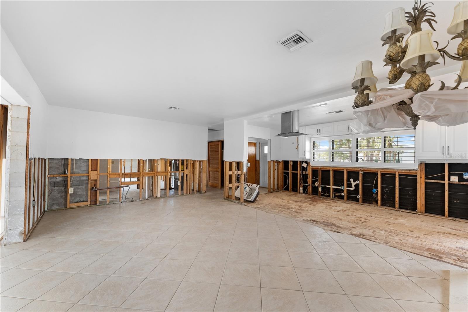 636 TARAWITT DR, LONGBOAT KEY, FL, 34228