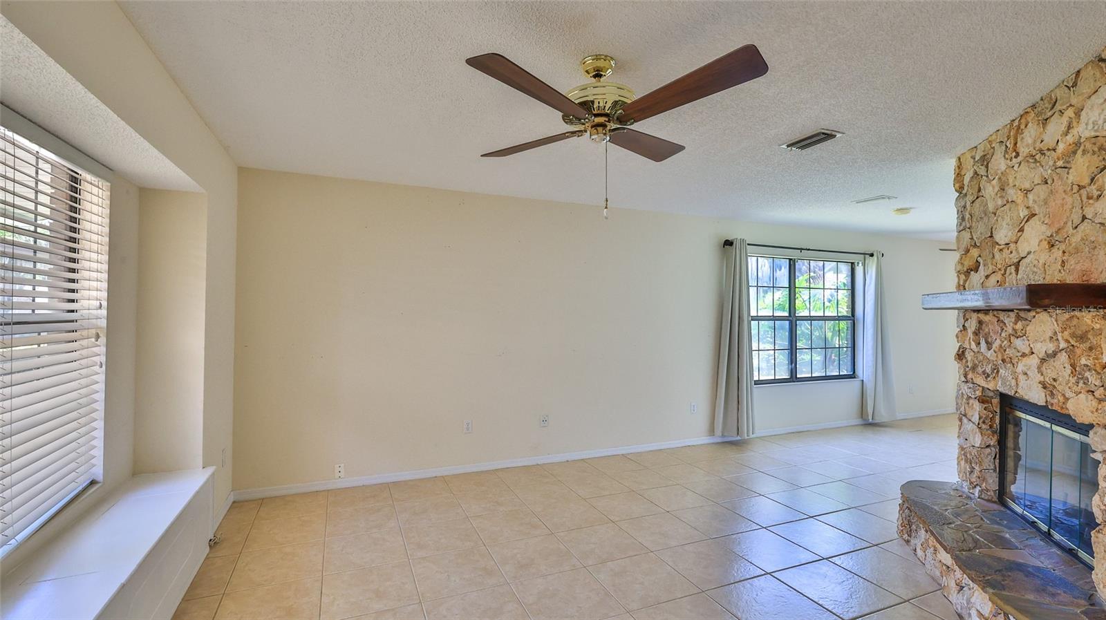 1 FOX HOLLOW DR, ORMOND BEACH, FL, 32174