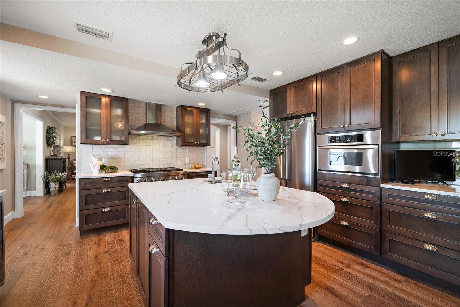 785 BAY ESPLANADE, CLEARWATER BEACH, FL, 33767