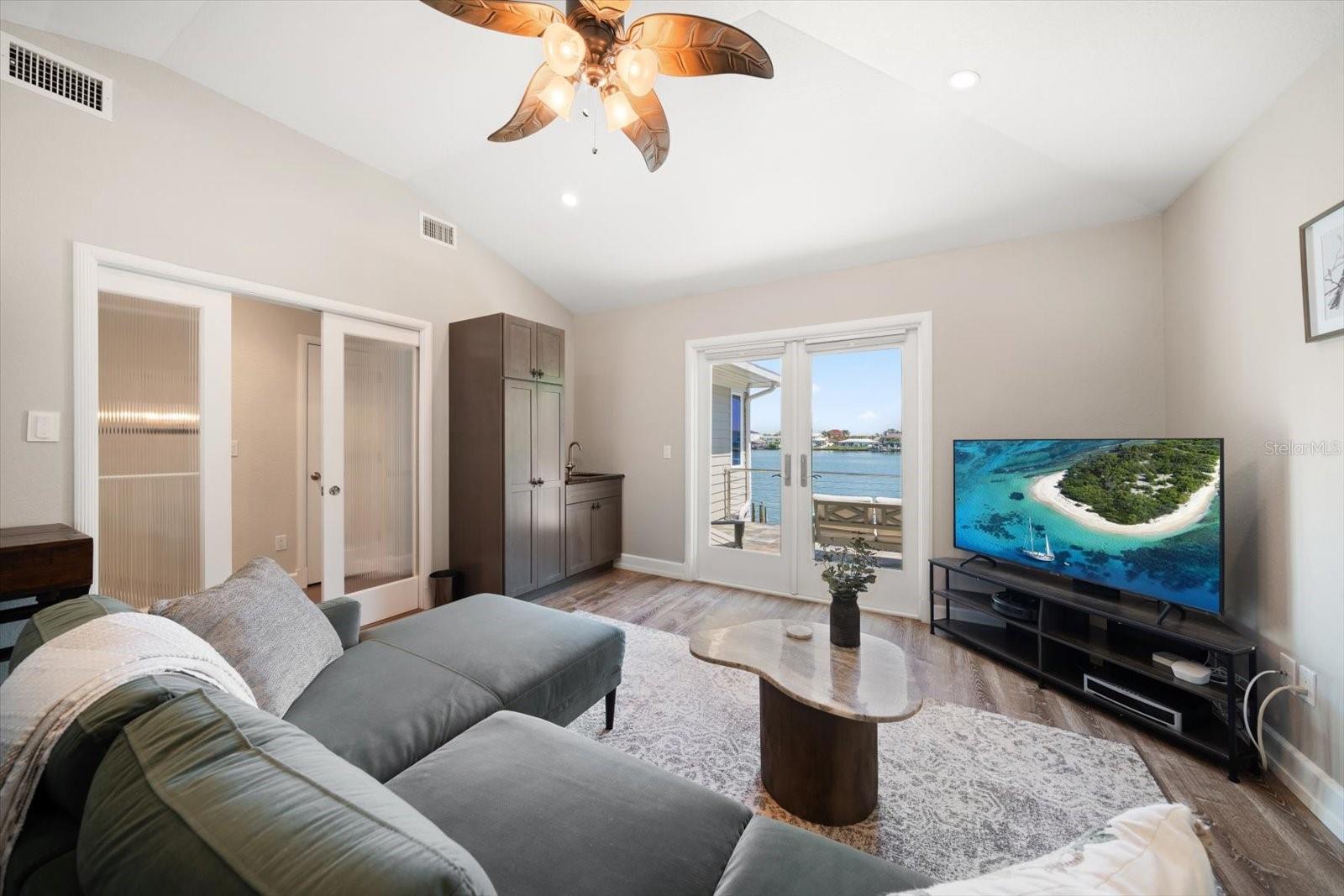 785 BAY ESPLANADE, CLEARWATER BEACH, FL, 33767