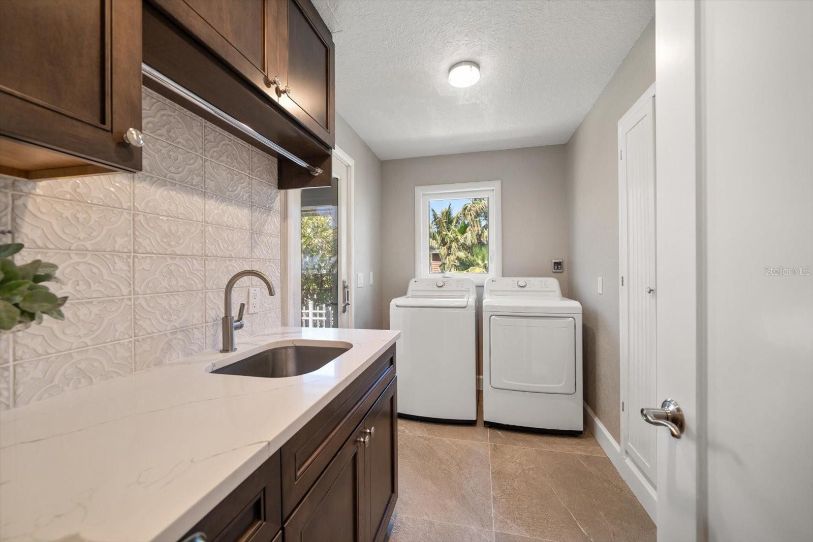 785 BAY ESPLANADE, CLEARWATER BEACH, FL, 33767