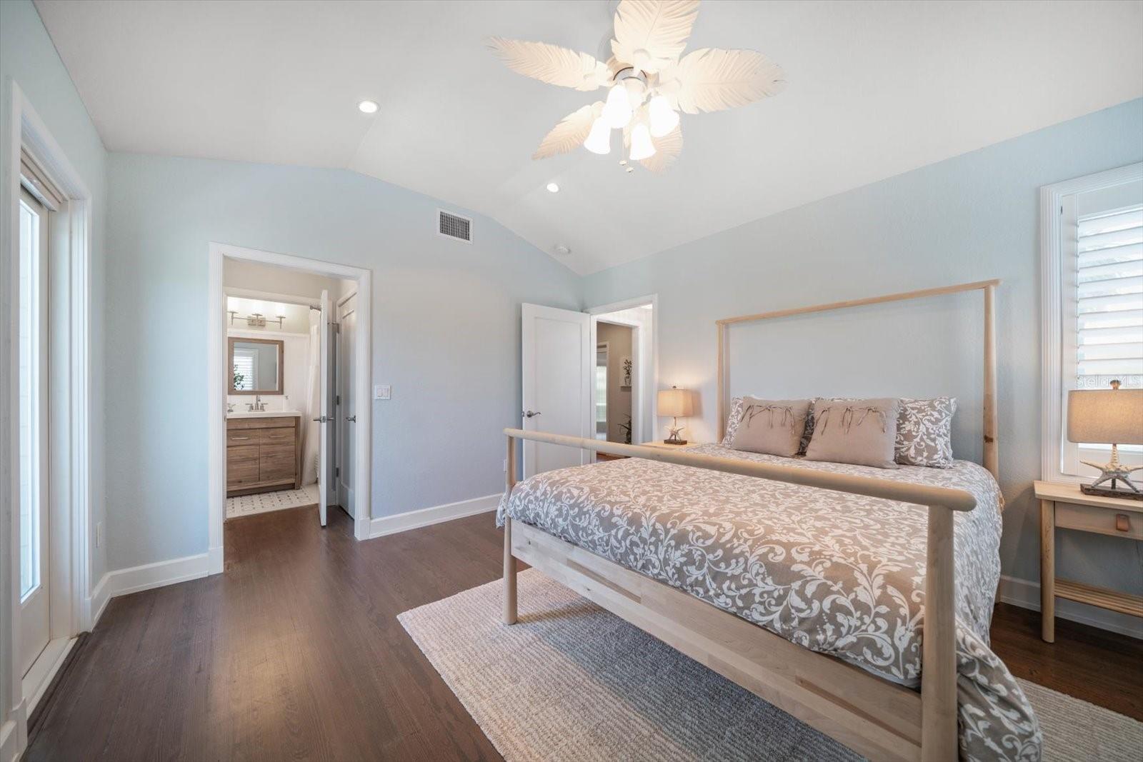 785 BAY ESPLANADE, CLEARWATER BEACH, FL, 33767