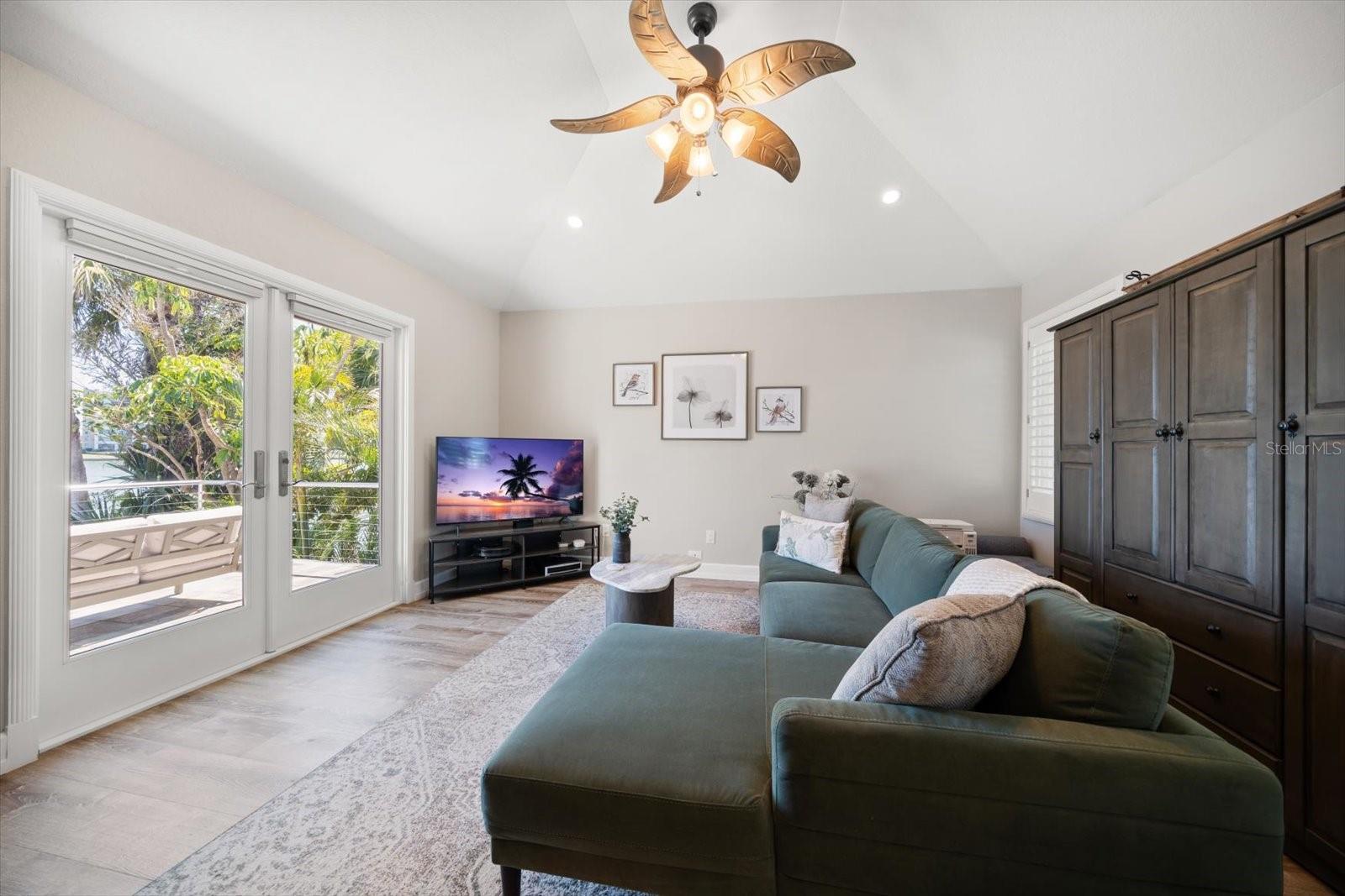 785 BAY ESPLANADE, CLEARWATER BEACH, FL, 33767