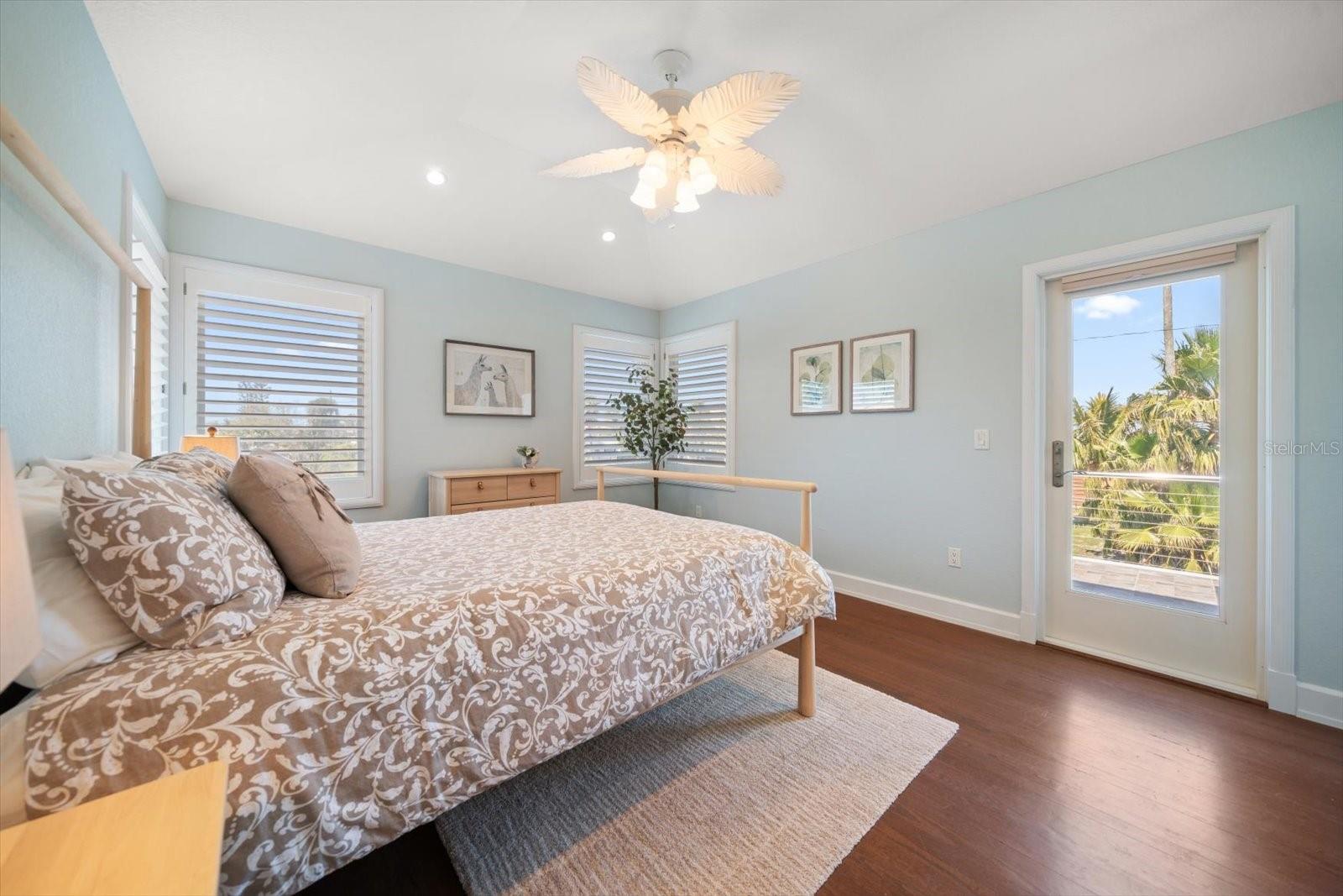 785 BAY ESPLANADE, CLEARWATER BEACH, FL, 33767