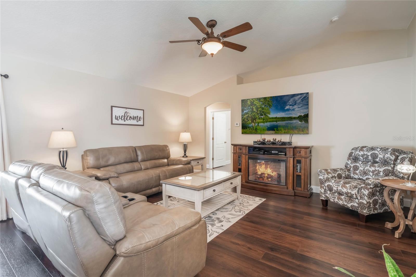 743 LAKE DOUGLAS DR, GROVELAND, FL, 34736