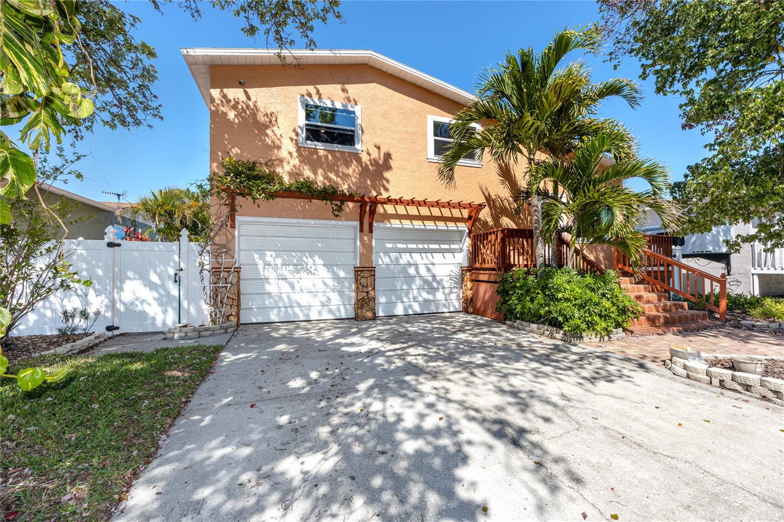 8672 RUE CHATEAUX DR, SEMINOLE, FL, 33777