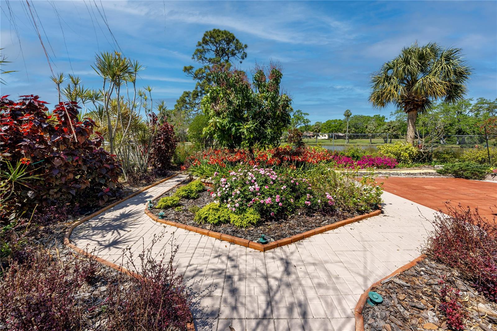 8672 RUE CHATEAUX DR, SEMINOLE, FL, 33777