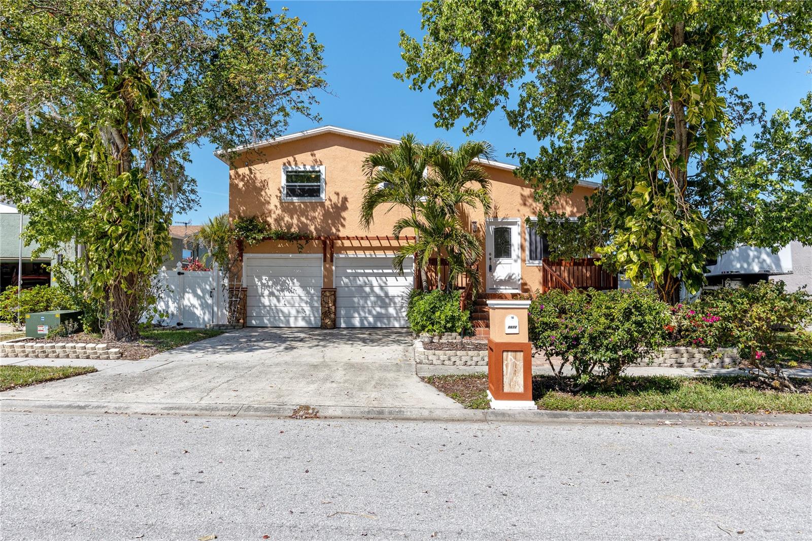 8672 RUE CHATEAUX DR, SEMINOLE, FL, 33777