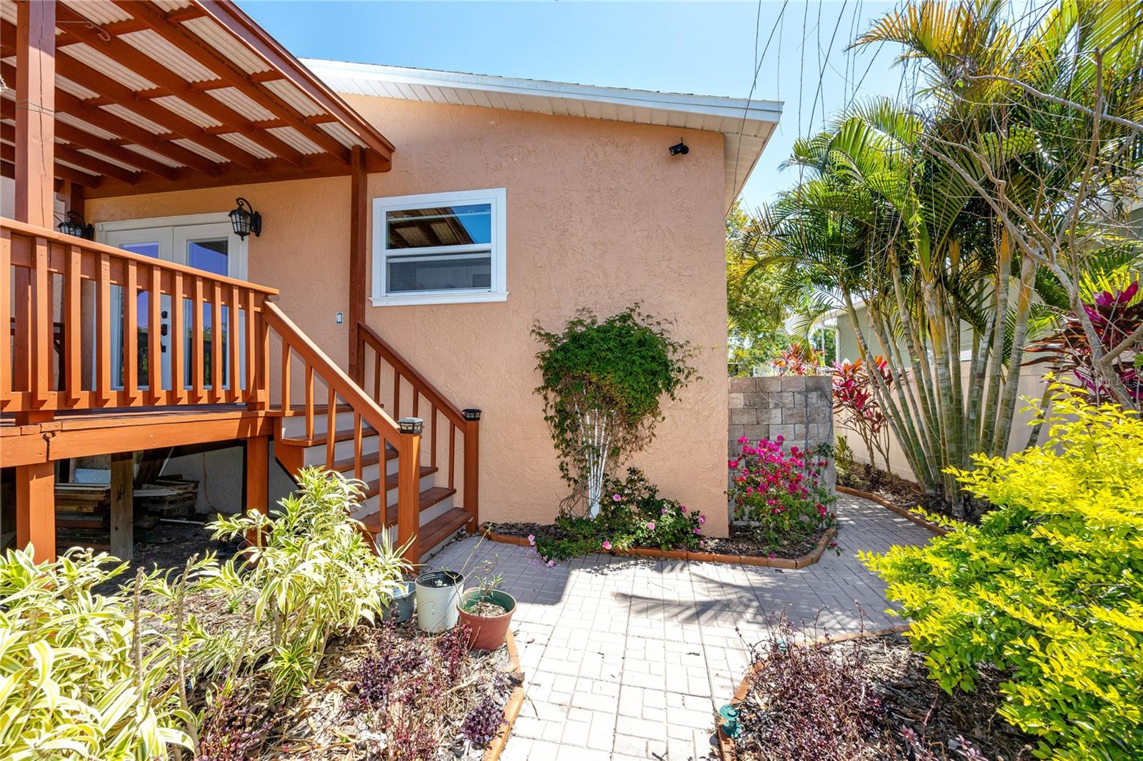 8672 RUE CHATEAUX DR, SEMINOLE, FL, 33777