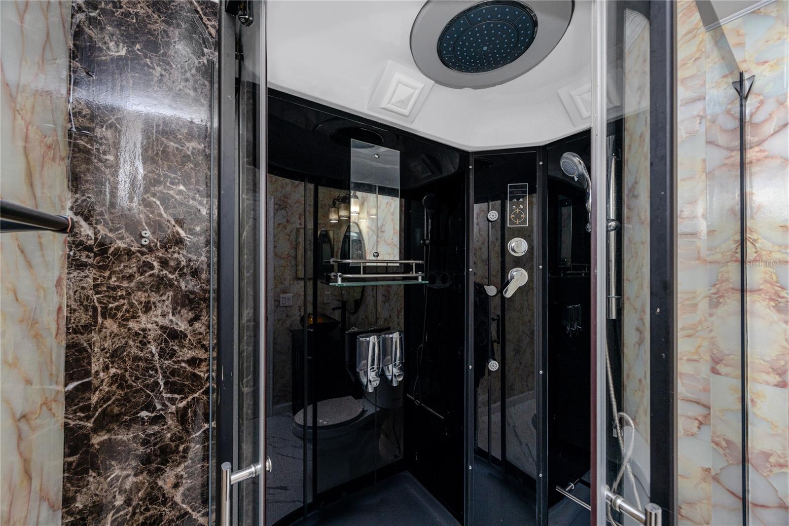 8672 RUE CHATEAUX DR, SEMINOLE, FL, 33777