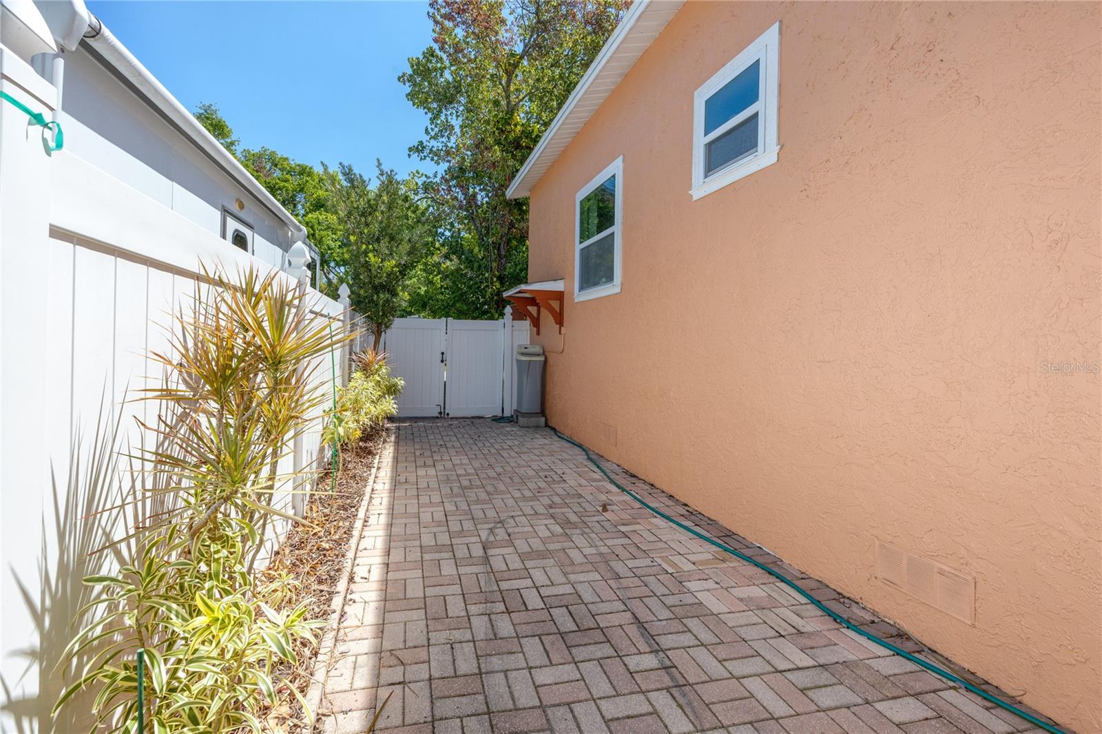 8672 RUE CHATEAUX DR, SEMINOLE, FL, 33777