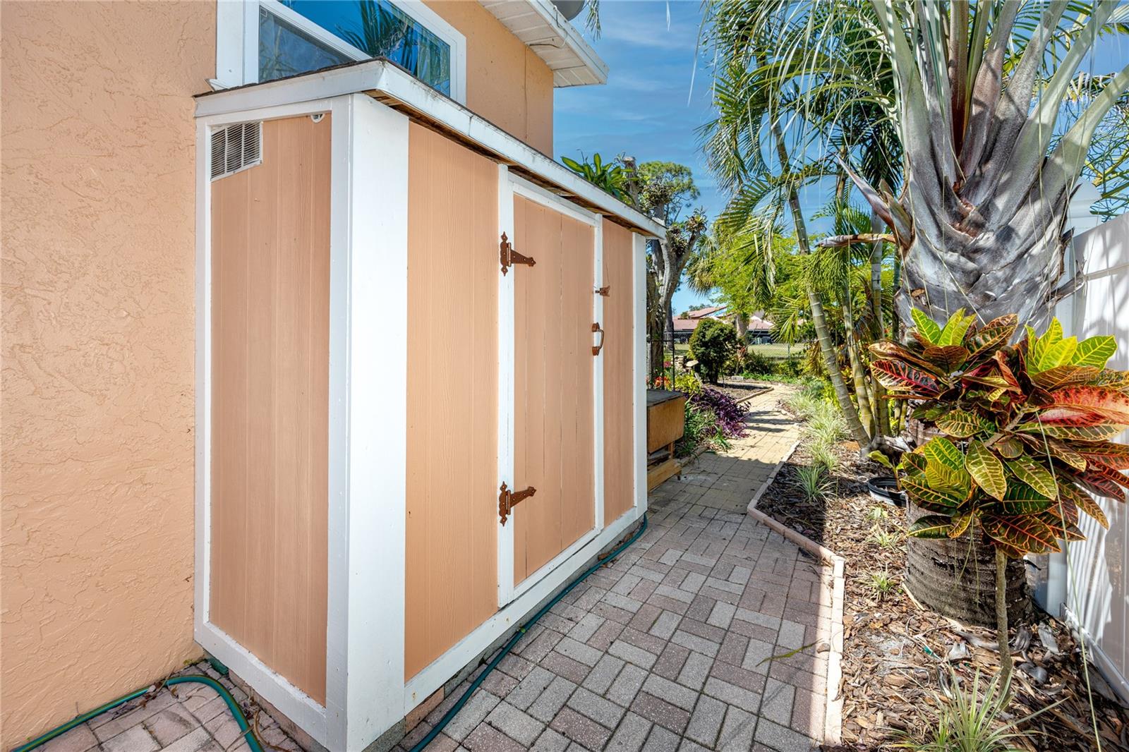 8672 RUE CHATEAUX DR, SEMINOLE, FL, 33777