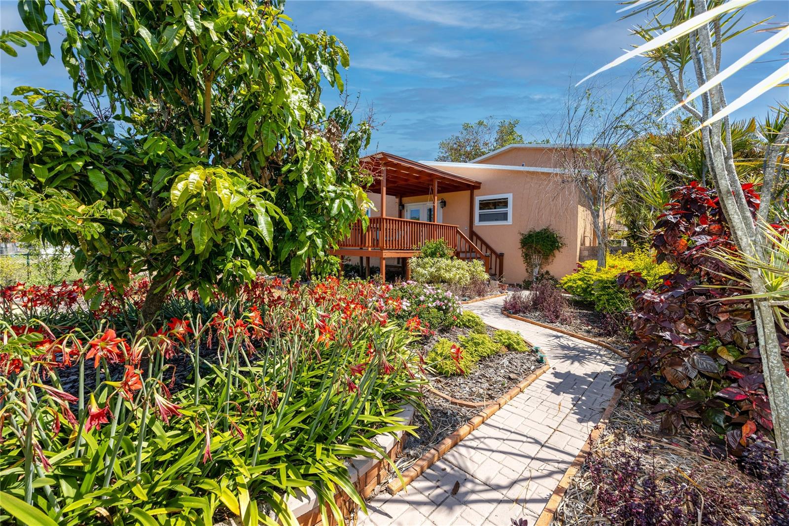 8672 RUE CHATEAUX DR, SEMINOLE, FL, 33777