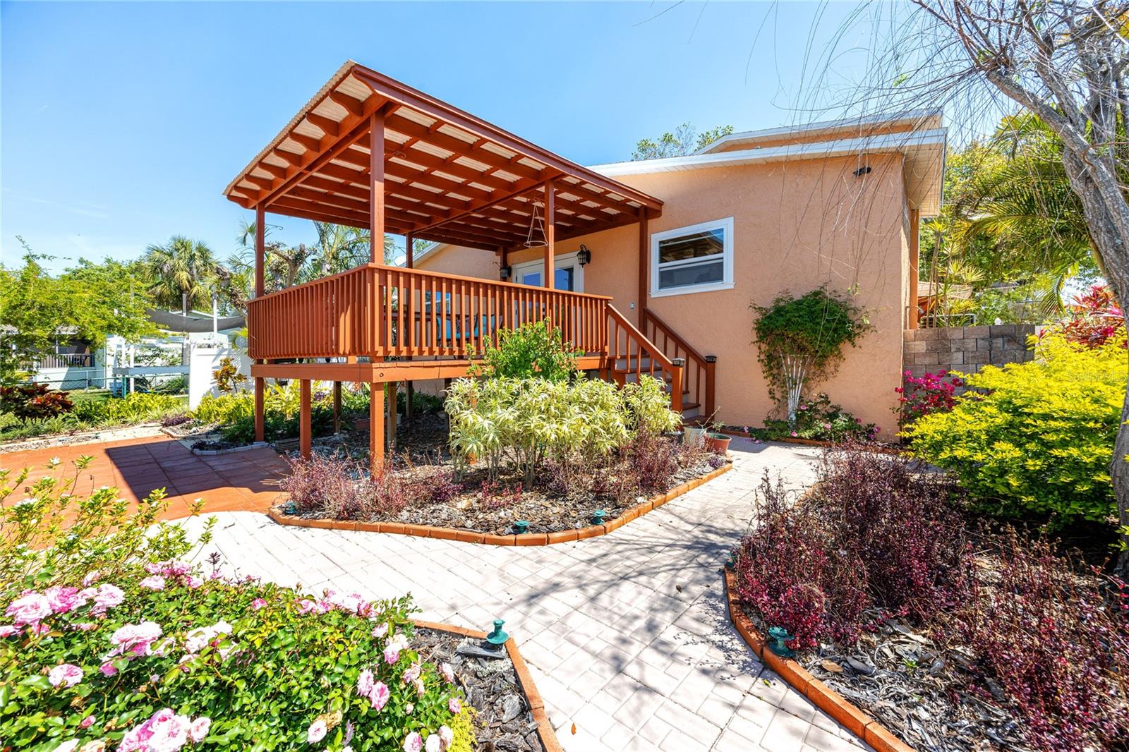 8672 RUE CHATEAUX DR, SEMINOLE, FL, 33777