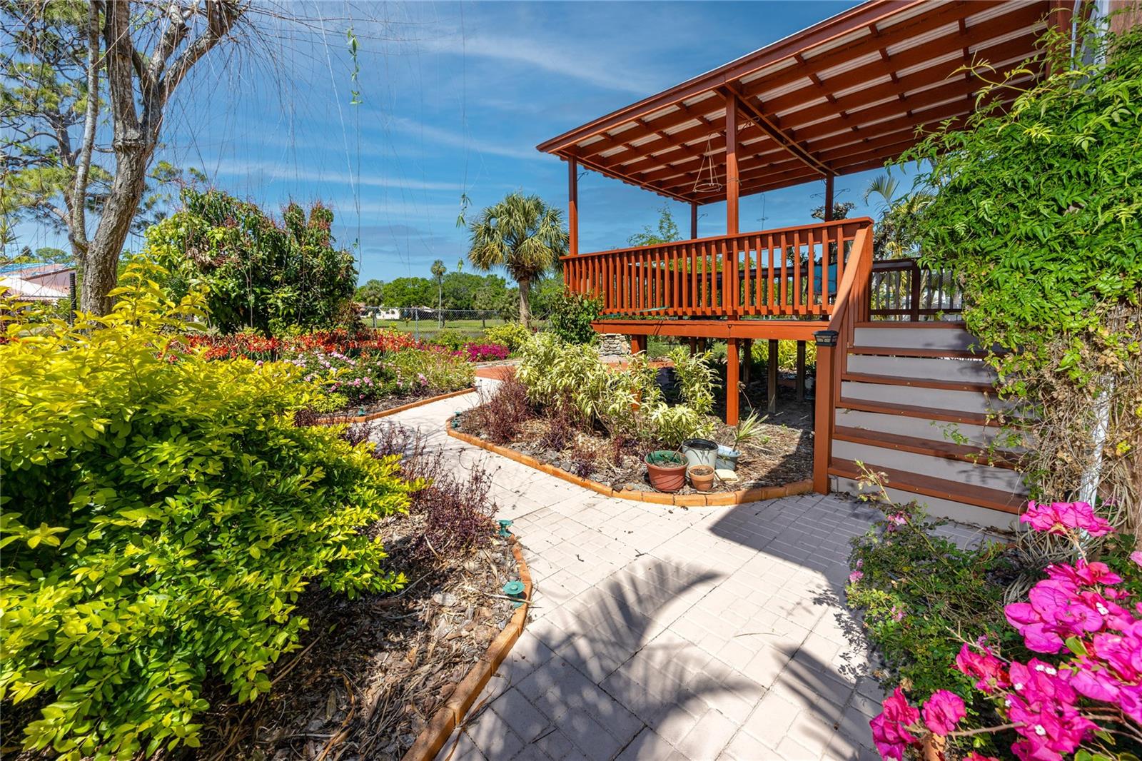 8672 RUE CHATEAUX DR, SEMINOLE, FL, 33777