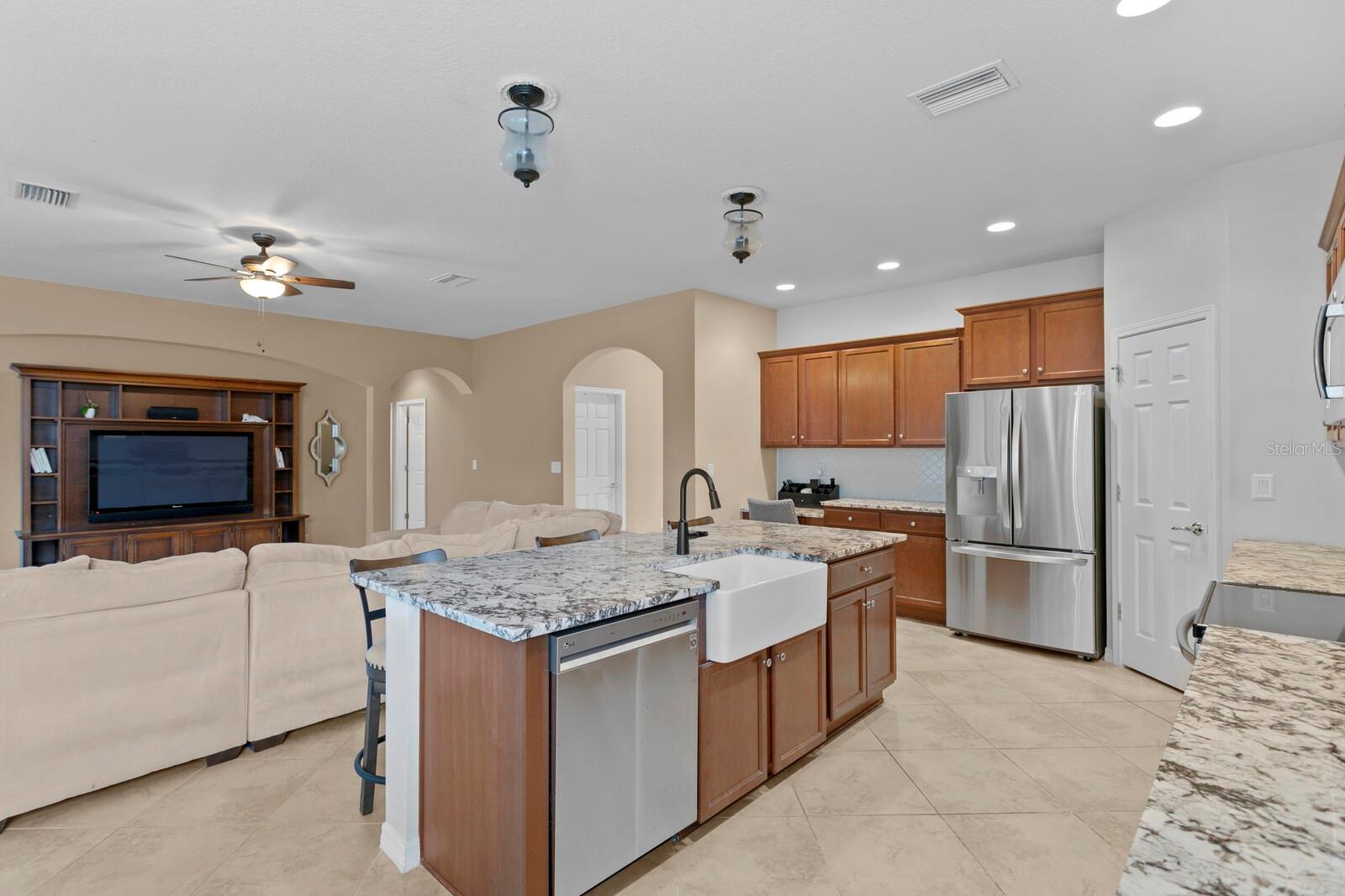 Full set of all new stainless appliances
