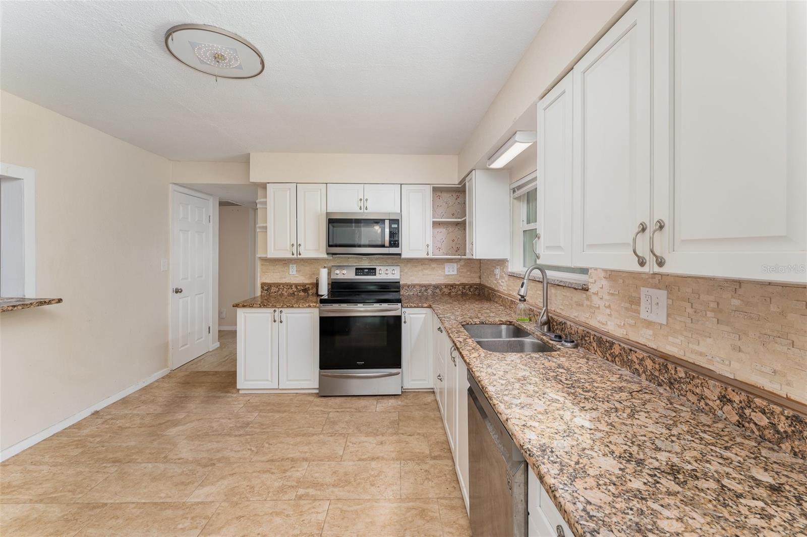 933 W QUEEN ST, LAKELAND, FL, 33803