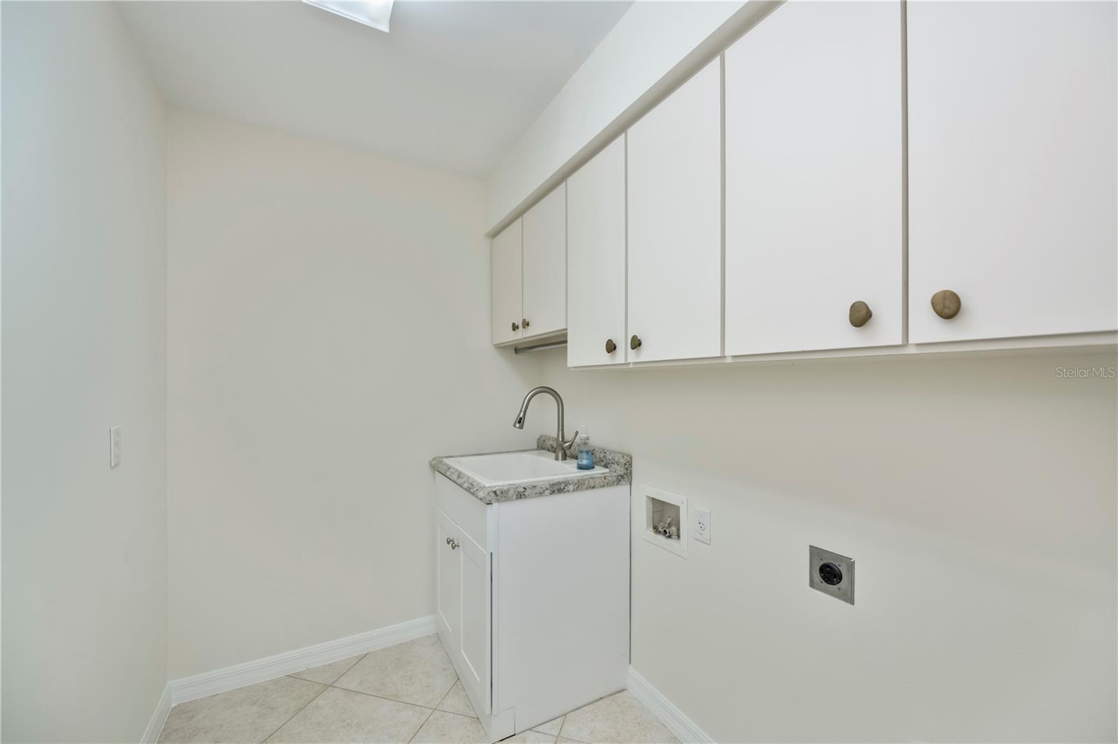 2404 HARBOUR DR, PUNTA GORDA, FL, 33983