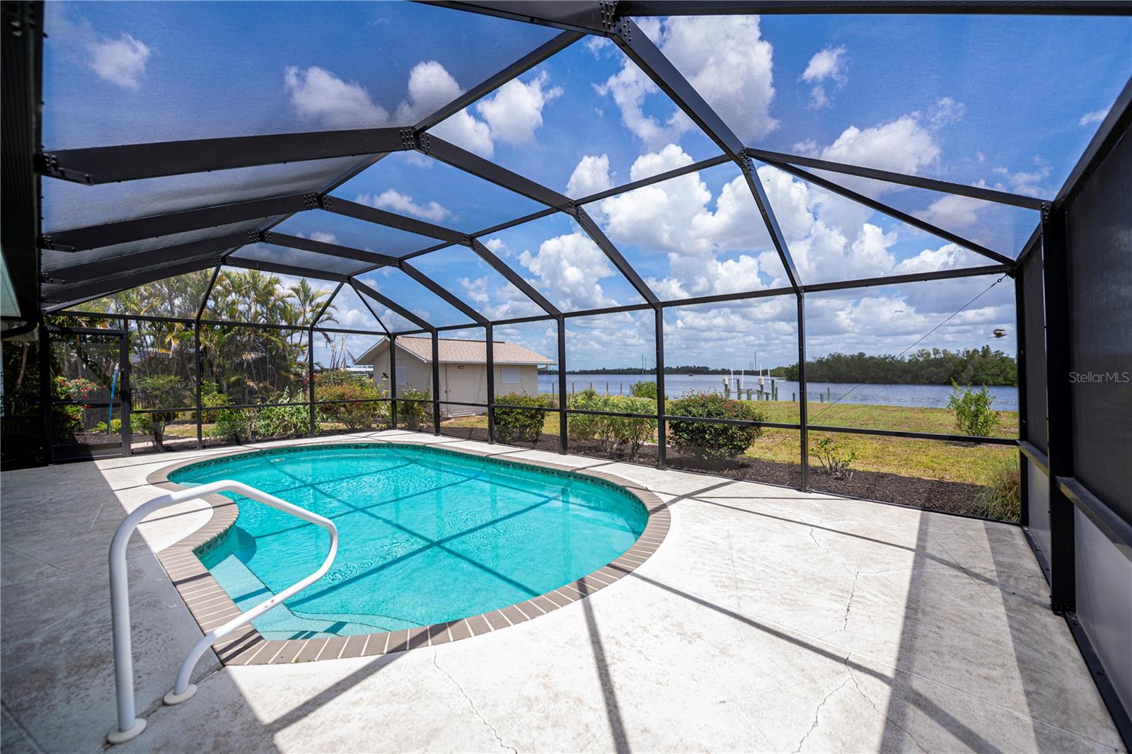 2404 HARBOUR DR, PUNTA GORDA, FL, 33983