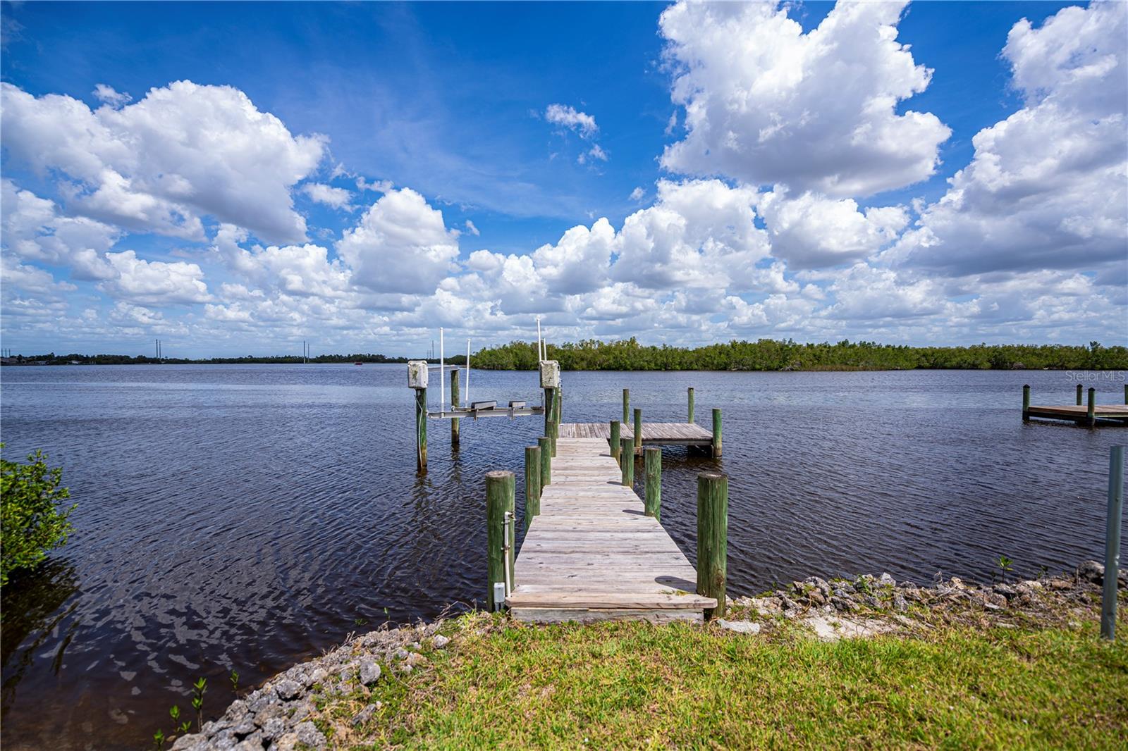 2404 HARBOUR DR, PUNTA GORDA, FL, 33983