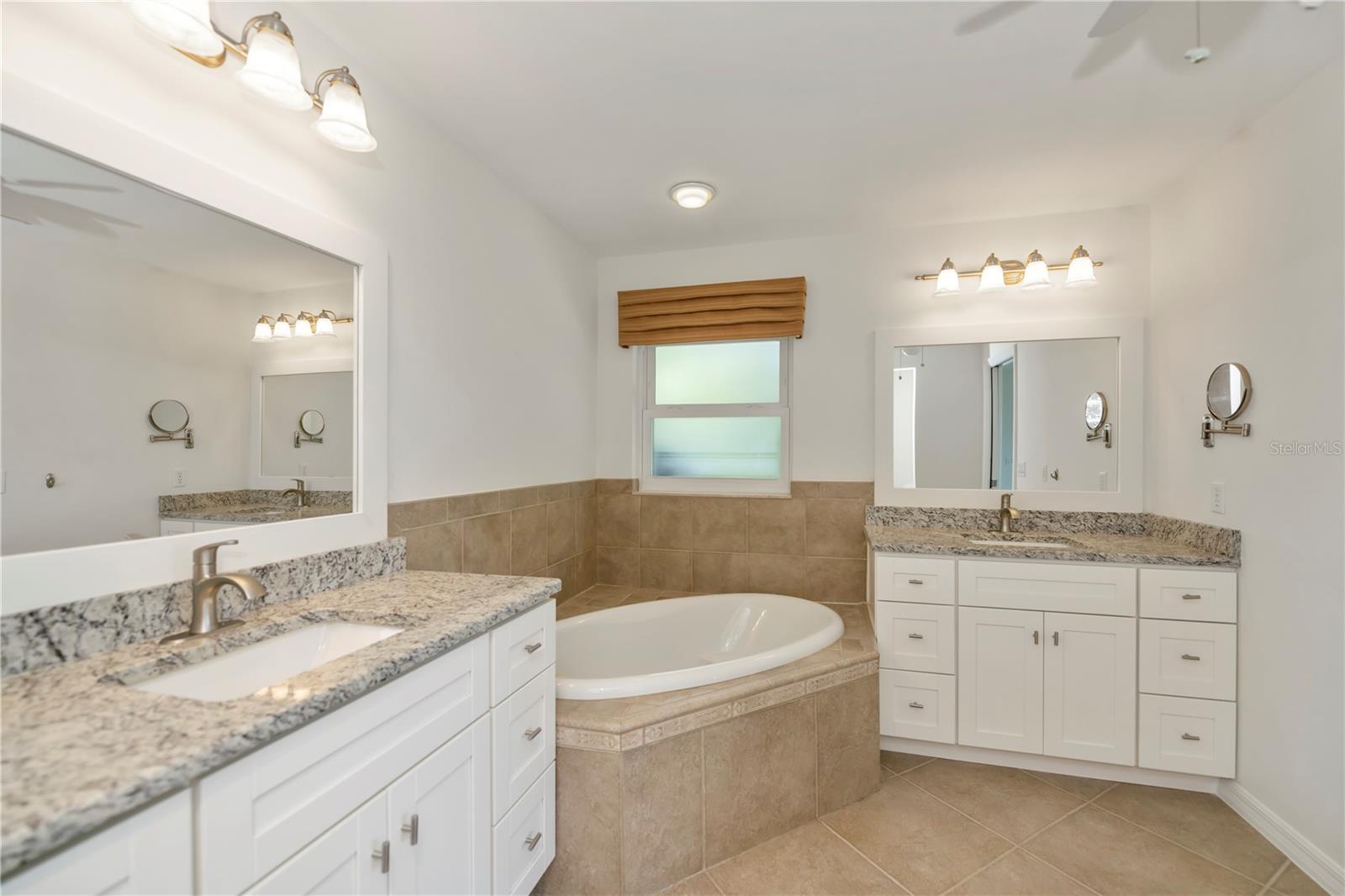 2404 HARBOUR DR, PUNTA GORDA, FL, 33983