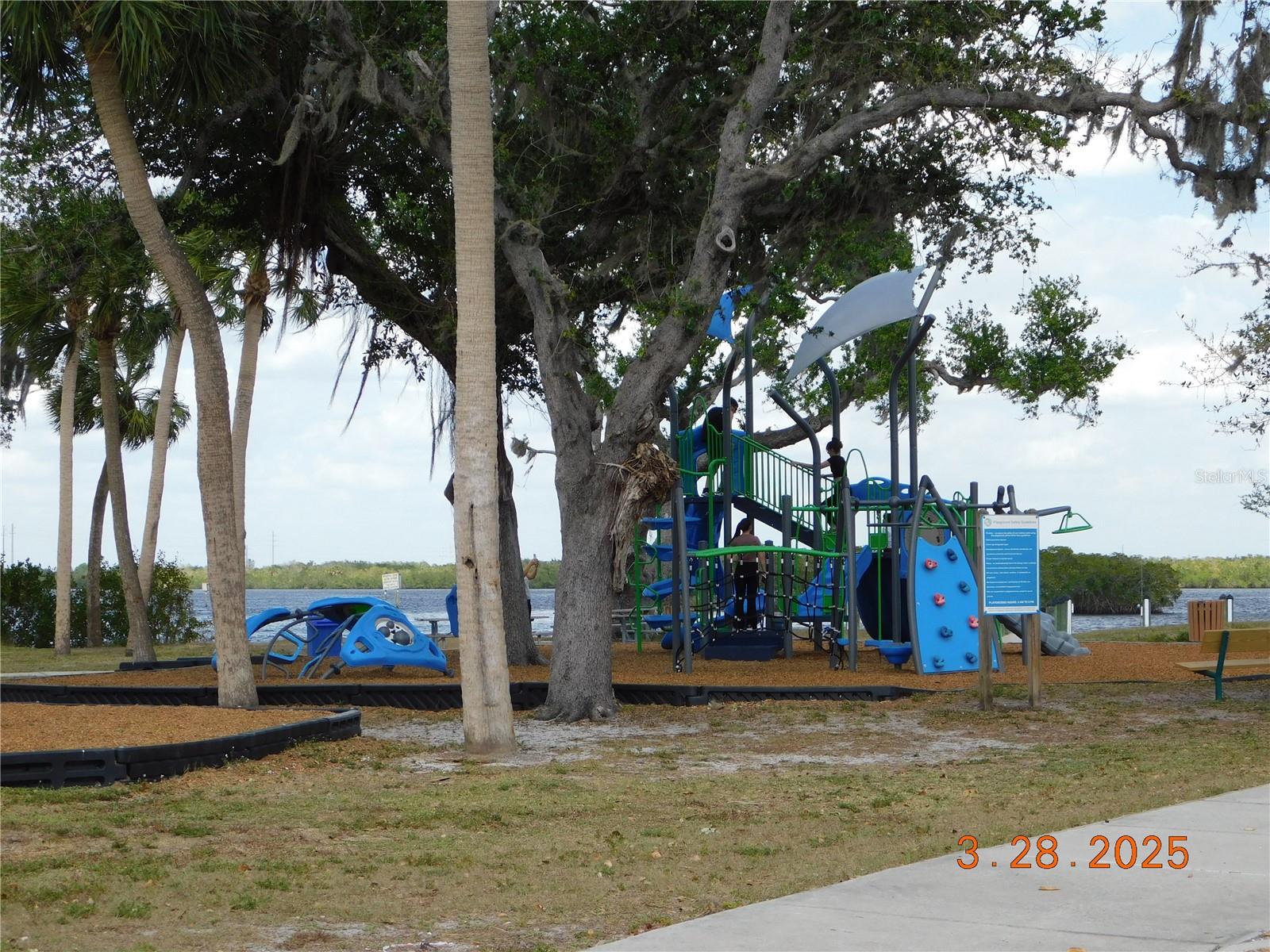 2404 HARBOUR DR, PUNTA GORDA, FL, 33983