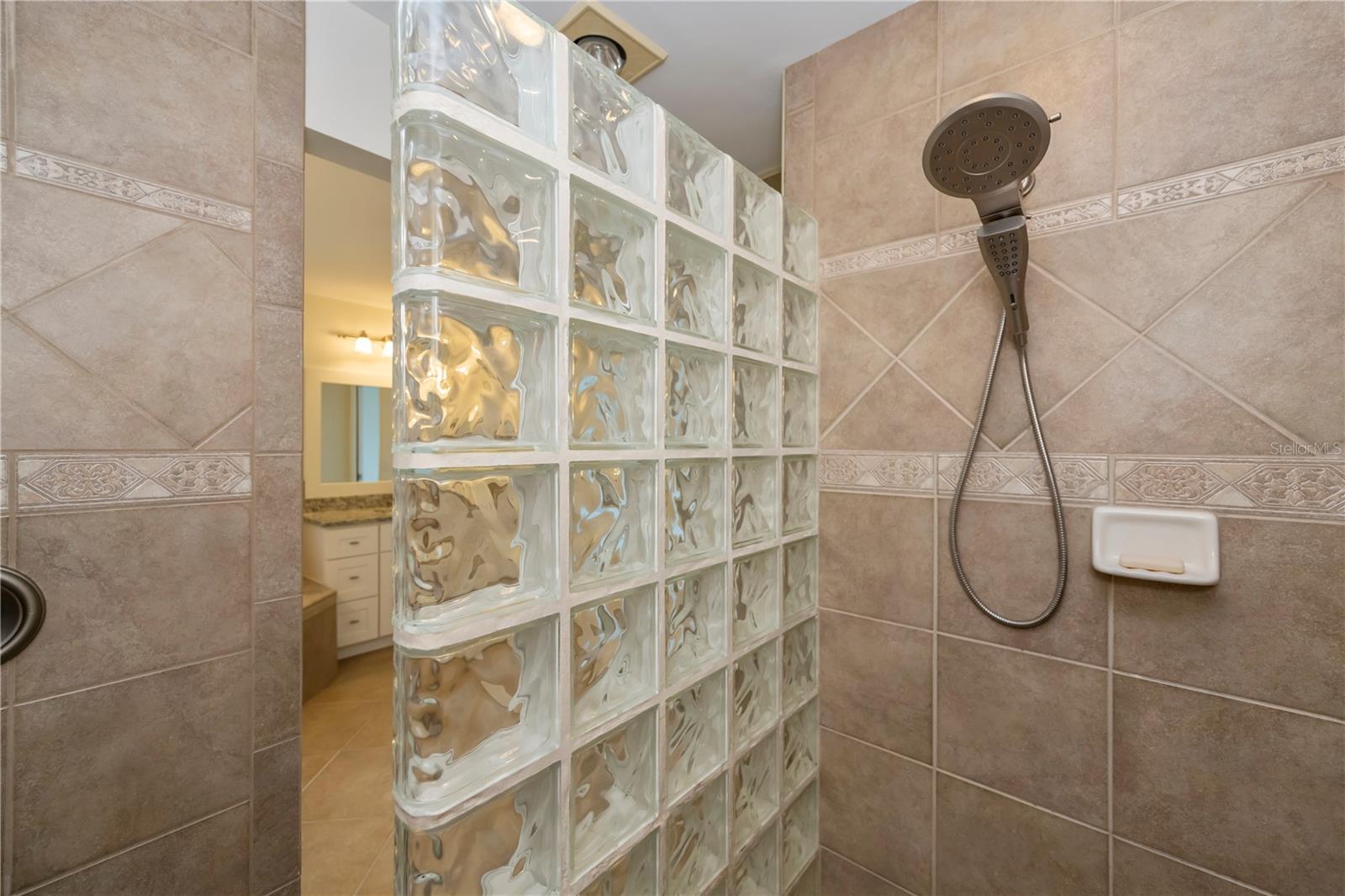 2404 HARBOUR DR, PUNTA GORDA, FL, 33983