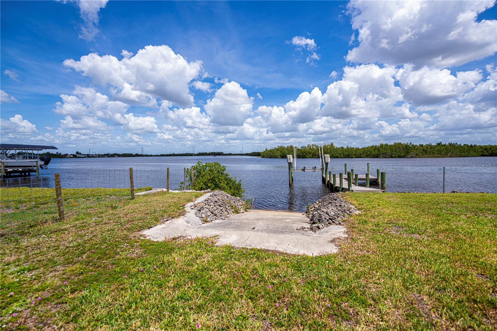 2404 HARBOUR DR, PUNTA GORDA, FL, 33983