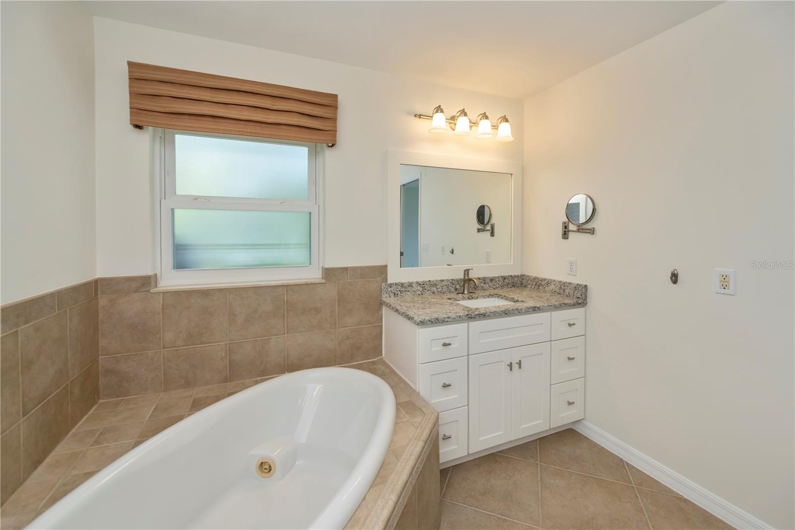 2404 HARBOUR DR, PUNTA GORDA, FL, 33983