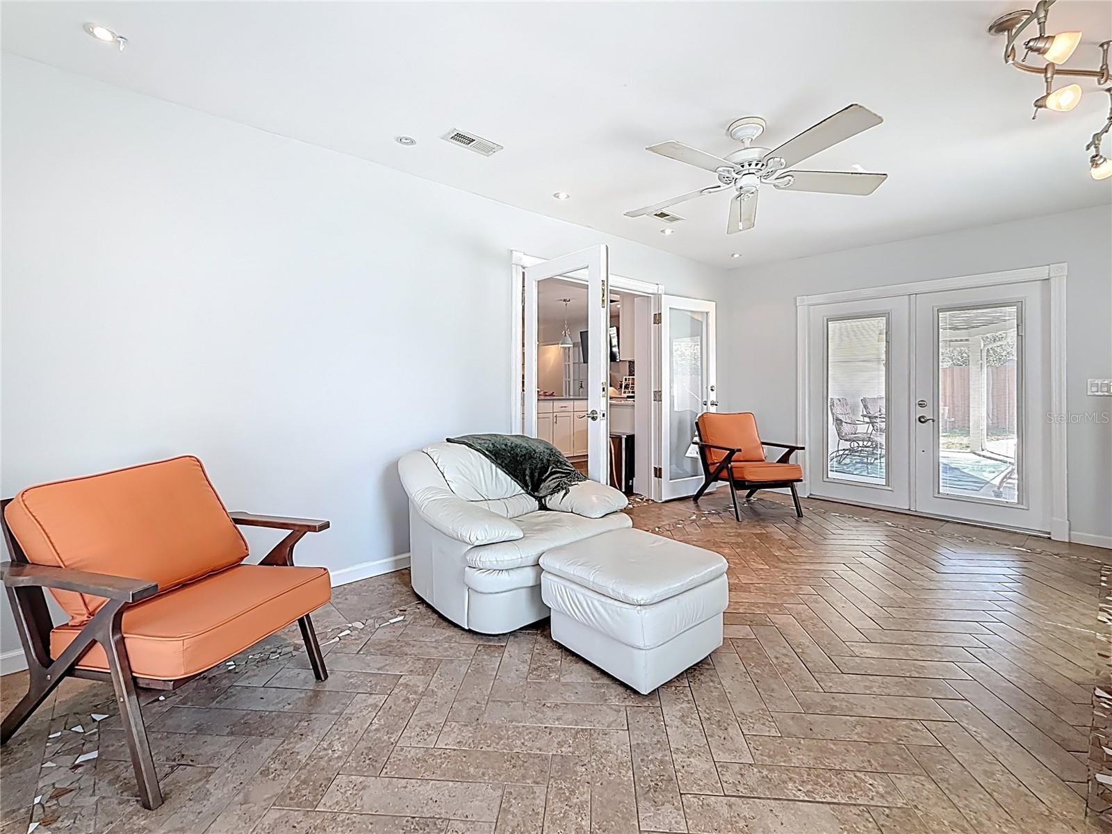 7030 DALKEITH AVE N, ST PETERSBURG, FL, 33709