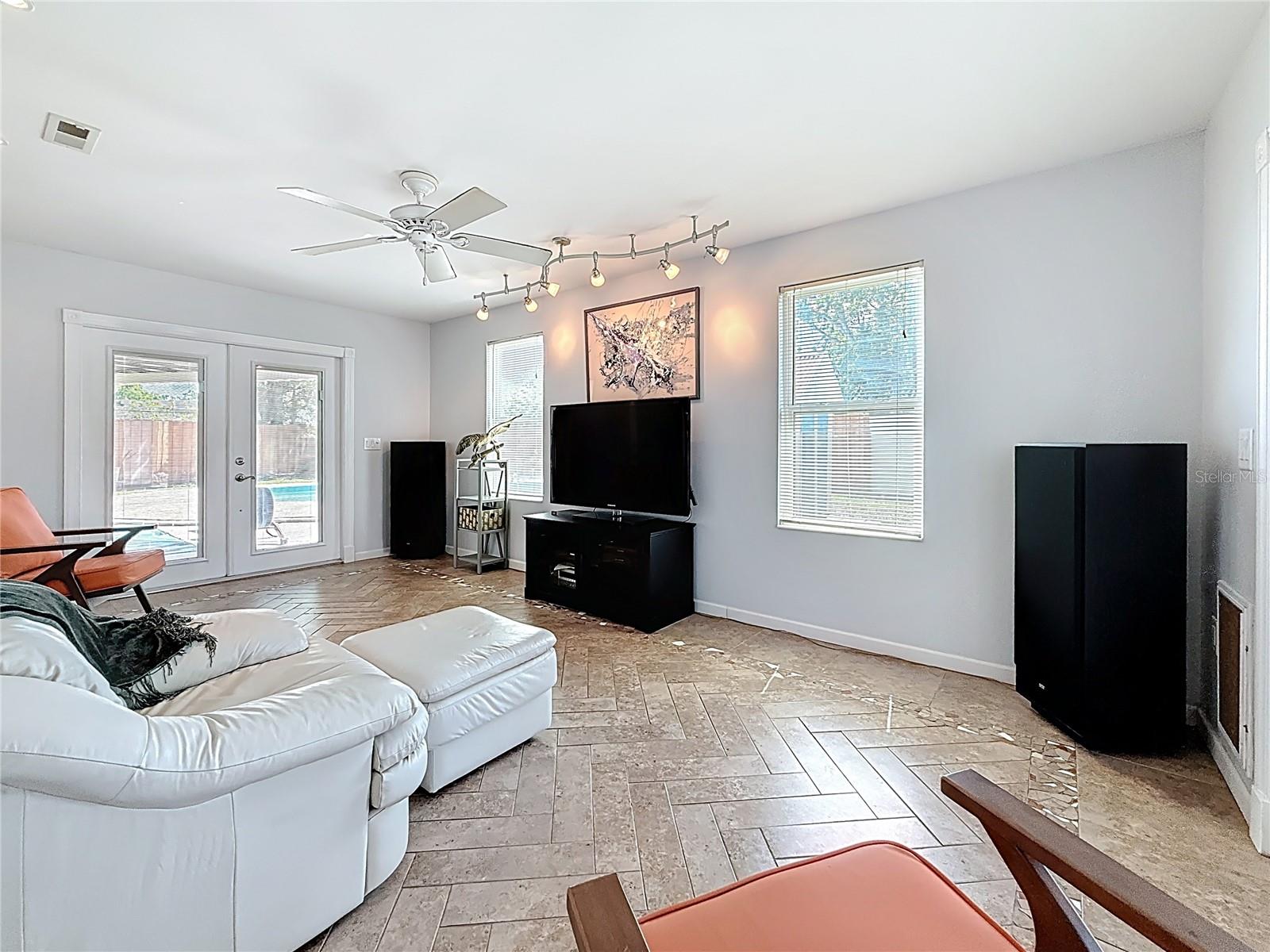 7030 DALKEITH AVE N, ST PETERSBURG, FL, 33709