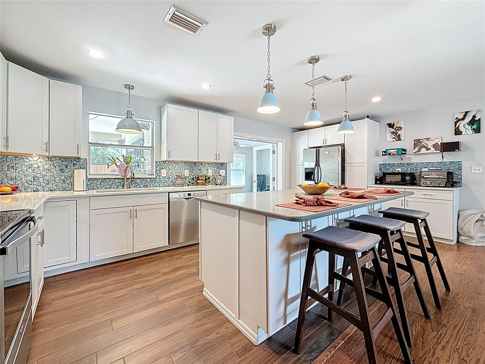 7030 DALKEITH AVE N, ST PETERSBURG, FL, 33709