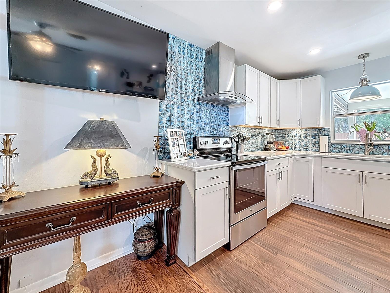 7030 DALKEITH AVE N, ST PETERSBURG, FL, 33709