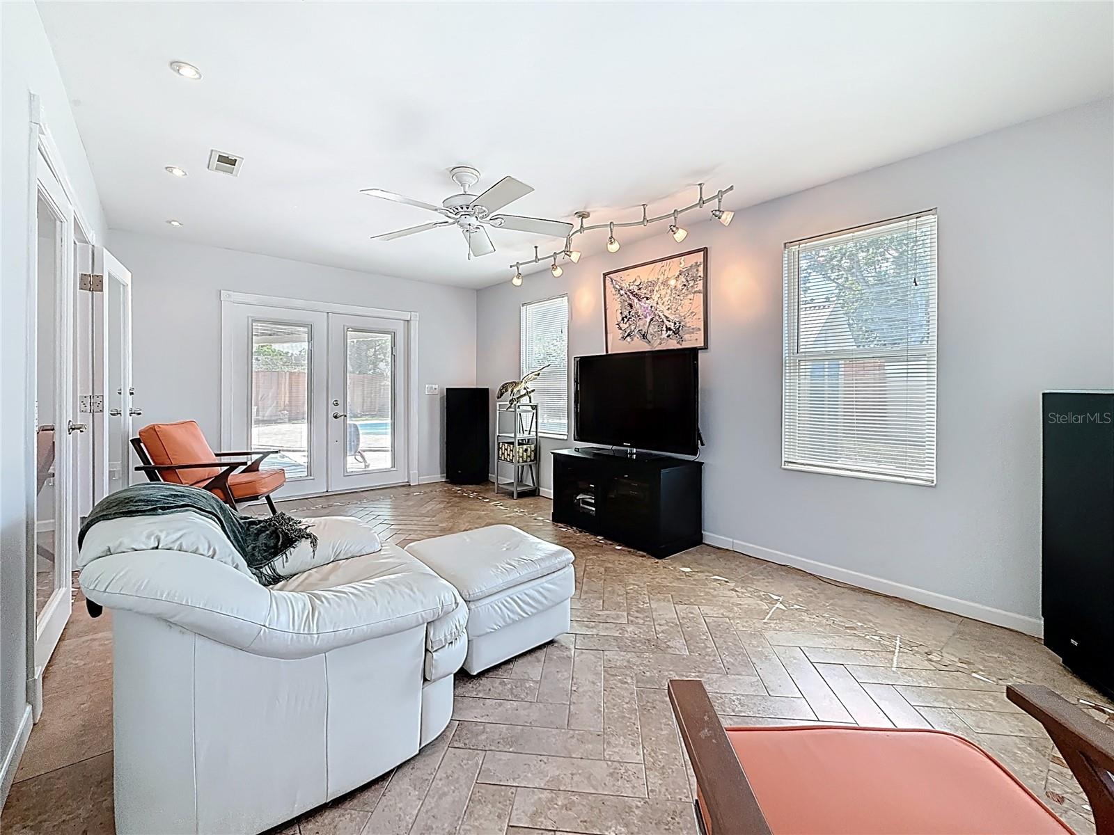 7030 DALKEITH AVE N, ST PETERSBURG, FL, 33709