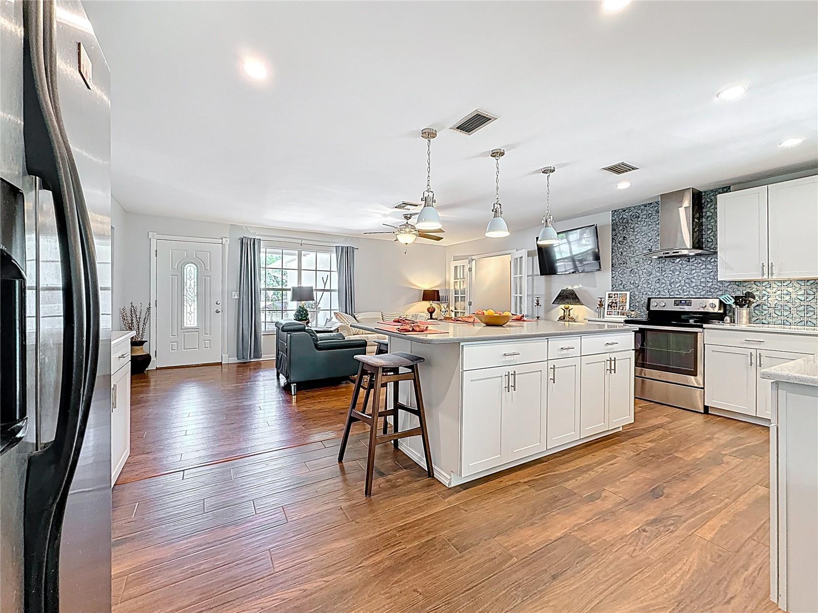 7030 DALKEITH AVE N, ST PETERSBURG, FL, 33709