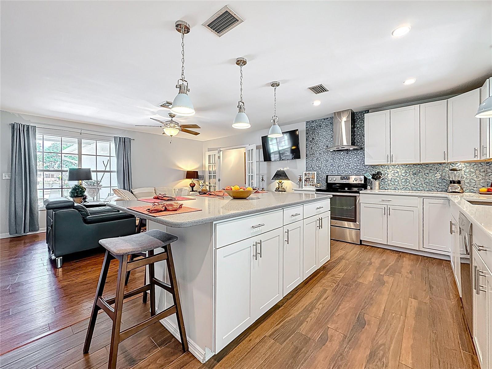 7030 DALKEITH AVE N, ST PETERSBURG, FL, 33709