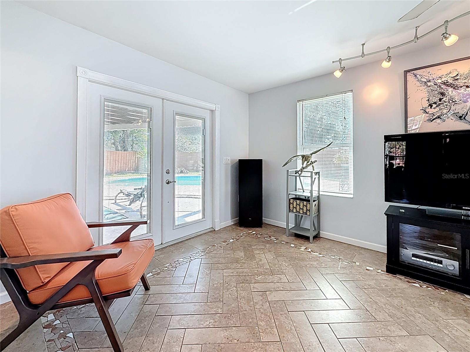 7030 DALKEITH AVE N, ST PETERSBURG, FL, 33709