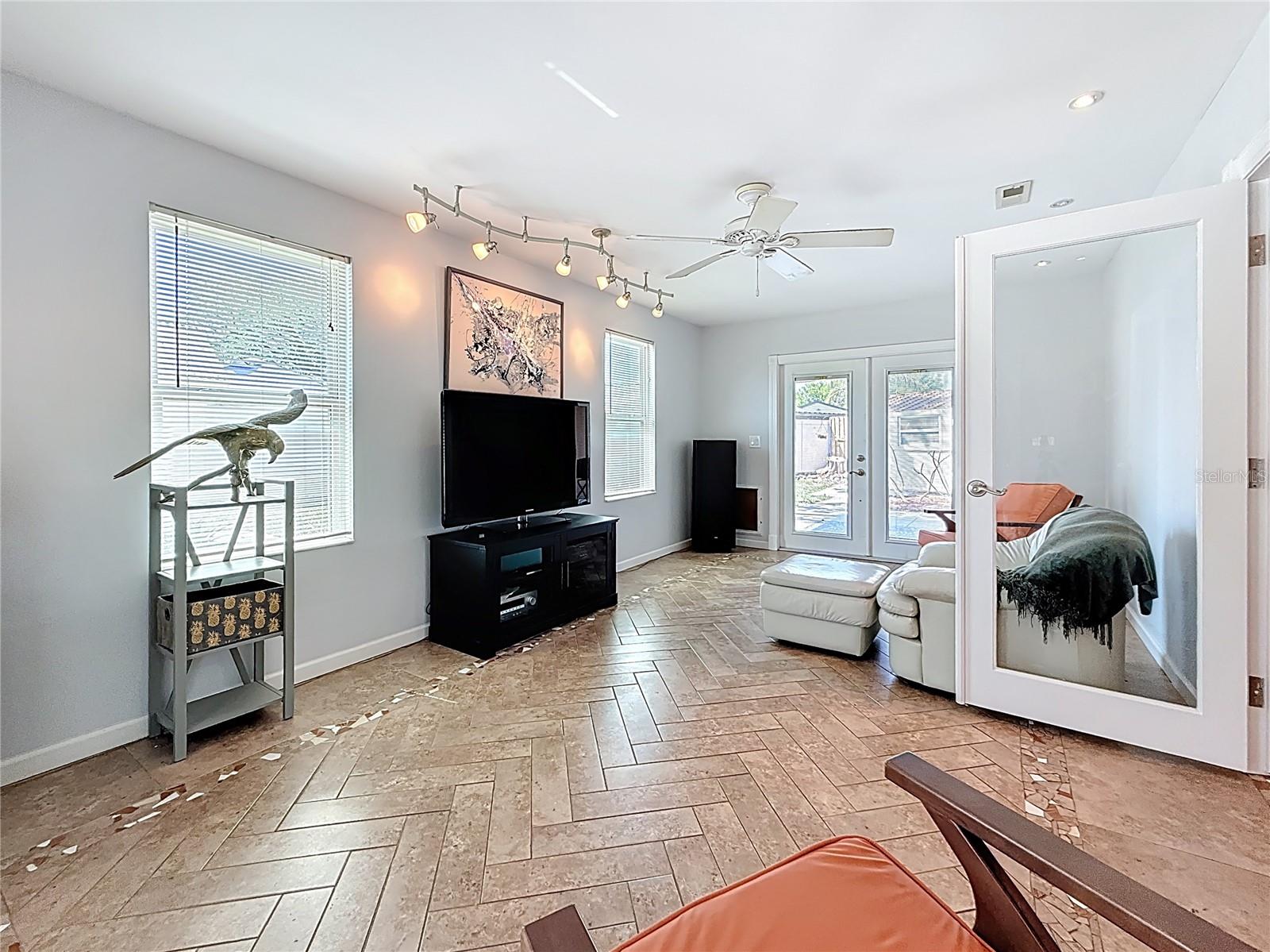 7030 DALKEITH AVE N, ST PETERSBURG, FL, 33709