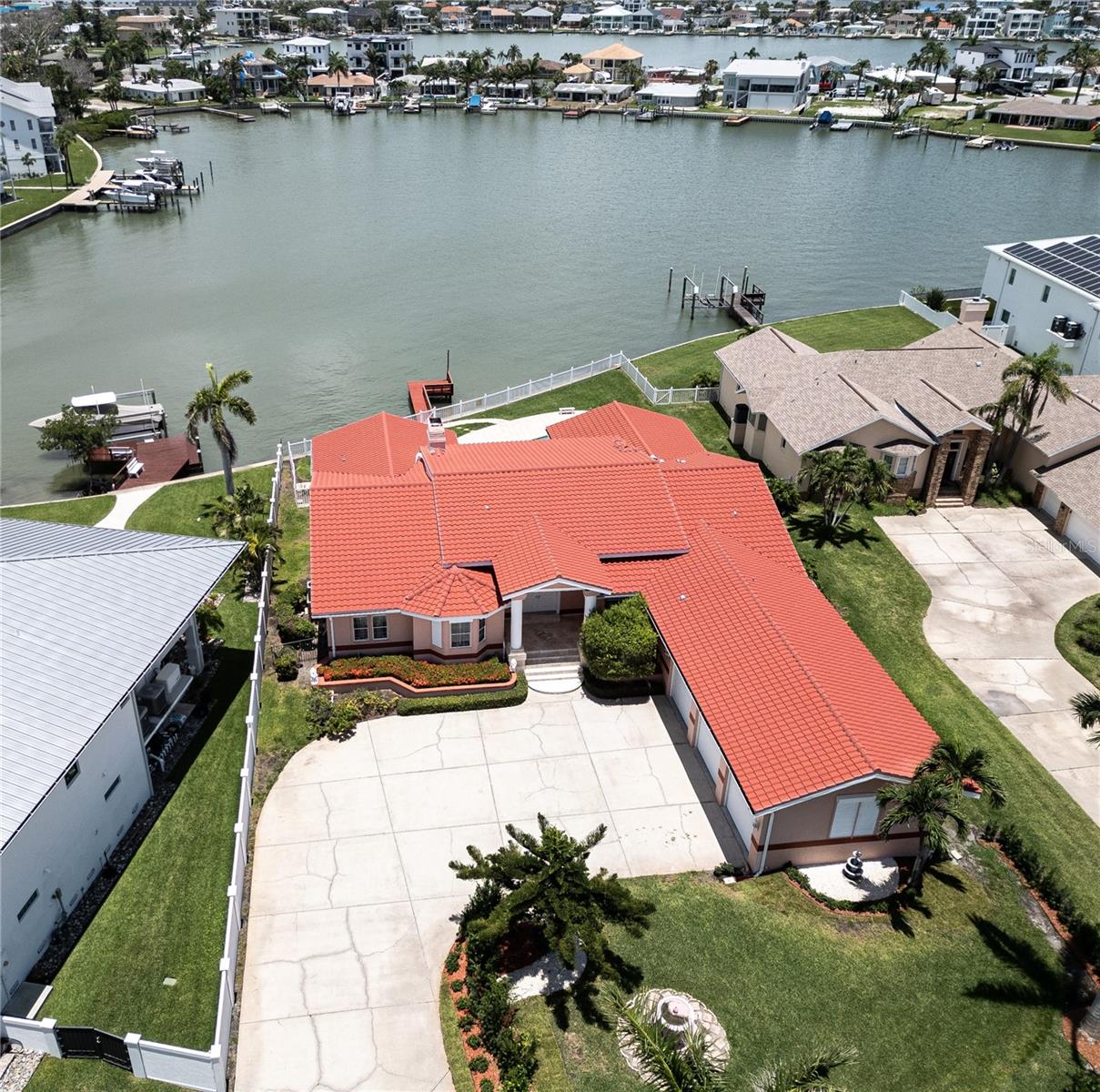 320 BATH CLUB BLVD S, NORTH REDINGTON BEACH, FL, 33708